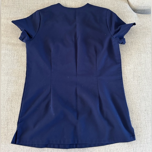 FIGS Catarina Navy top in XS - Picture 5 of 5